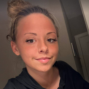 LilMia, Kostenlose OnlyFans-Konten